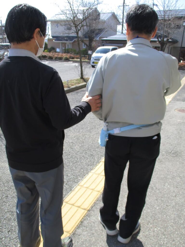 手引き歩行
